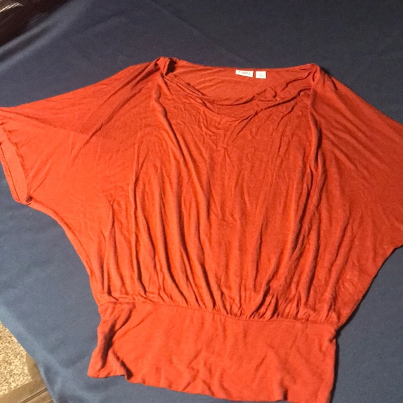 2 women’s shirts - Picture 2 of 3